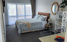 Cosy Studio Unit On Longview